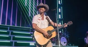 Dustin Lynch Scores His 10th #1