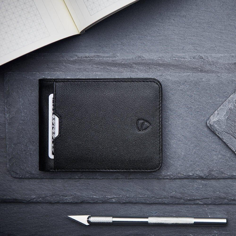 Manhattan wallet's slim silhouette for front pocket