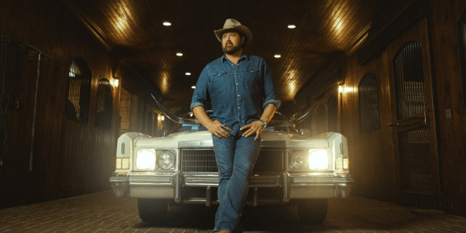 Randy Houser, Riley Green, Team Up For “Rub A Little Dirt On It”